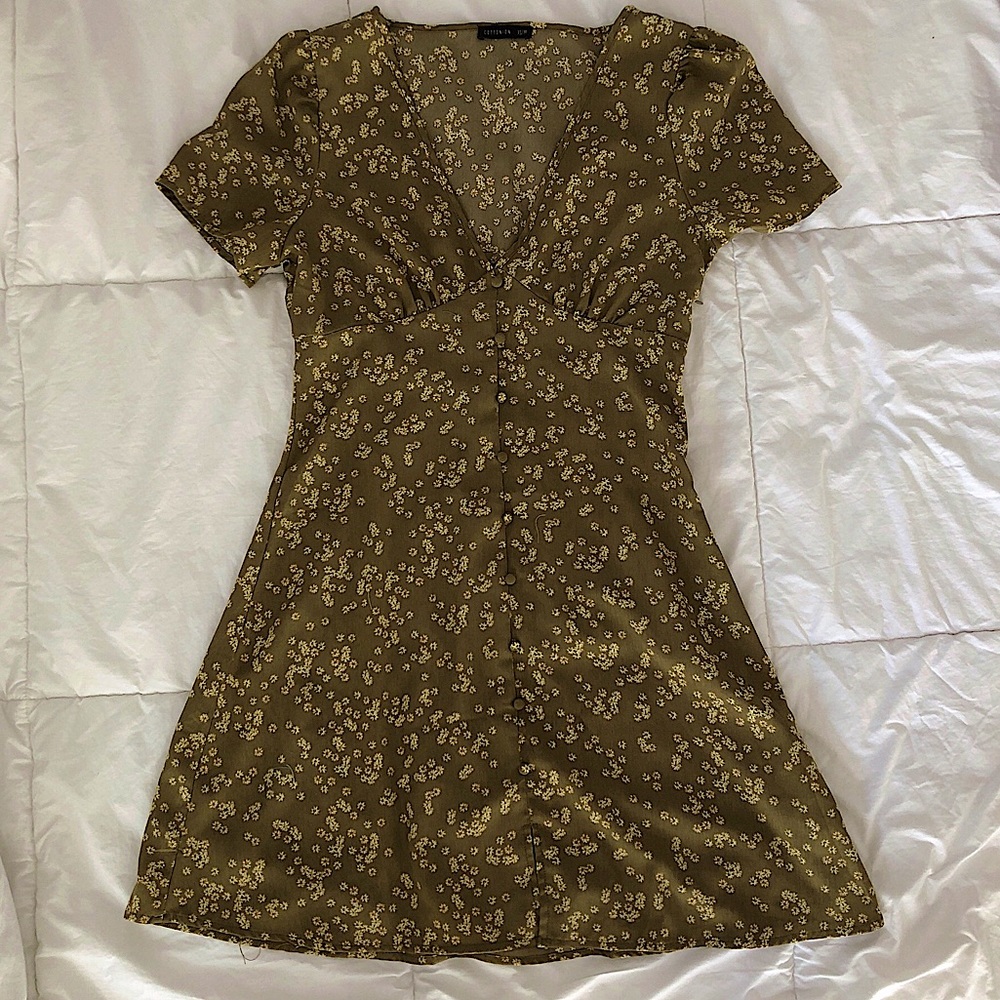 Flowery Sundress, cinched waist, Above knee length, size small, V neck